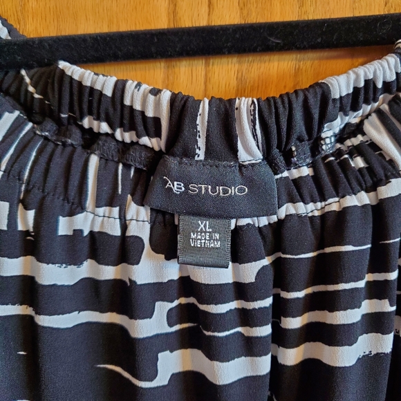 Woman's tunic - Picture 2 of 2